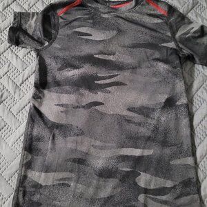 All In Motion Short Sleeves Camo Boys Pull Over Size 6/7